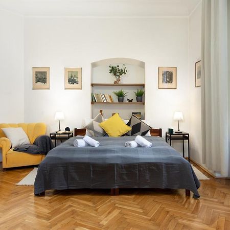Classy Apartments Charles Bridge プラハ エクステリア 写真