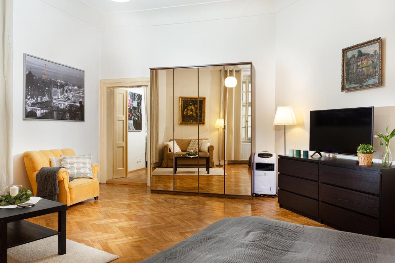 Classy Apartments Charles Bridge プラハ エクステリア 写真